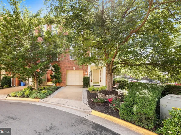 2808 Laura Gae Cir, Vienna, VA 22180