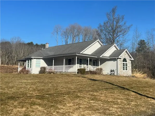 135 Lakefront Dr, Loretto, PA 15940