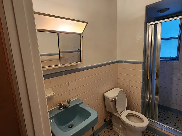 2528 Vera Ave #3 — Photo 13