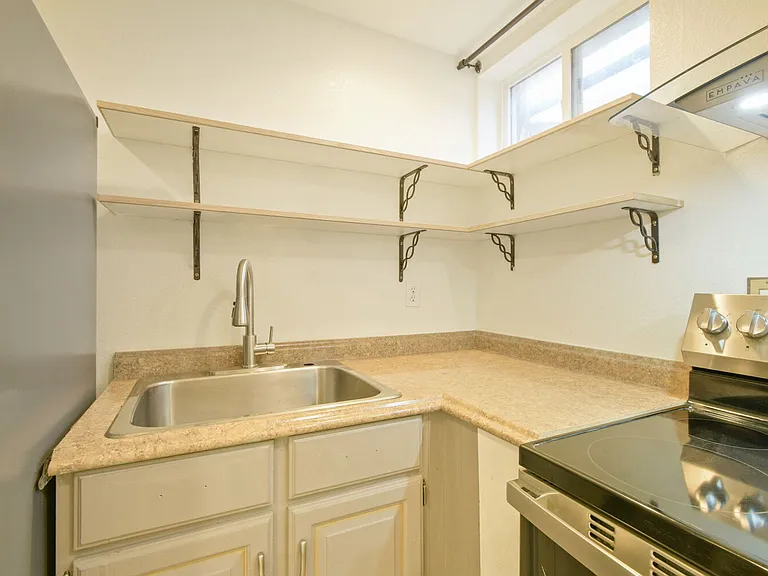 7079 S Curtice St #BASEMENT — Photo 2
