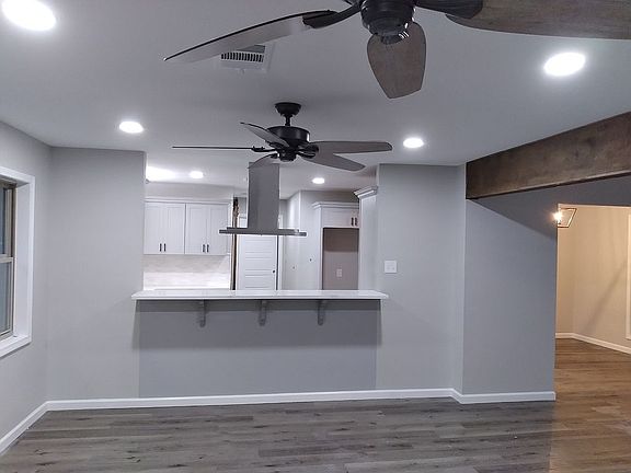 3rd image of 319 W Pineshadows Dr