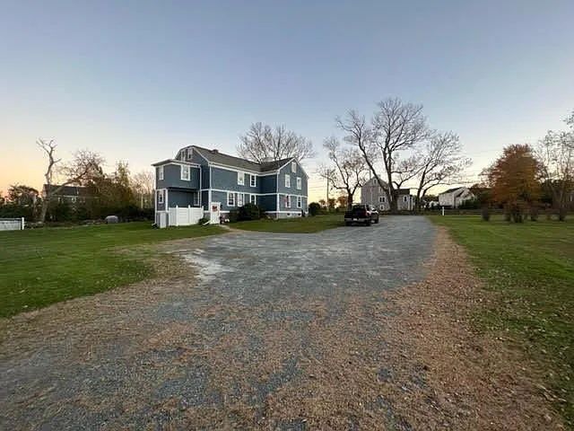 217 Barton Ave — Photo 3