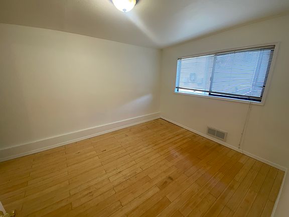 5th image of 3615 15th Ave S #5