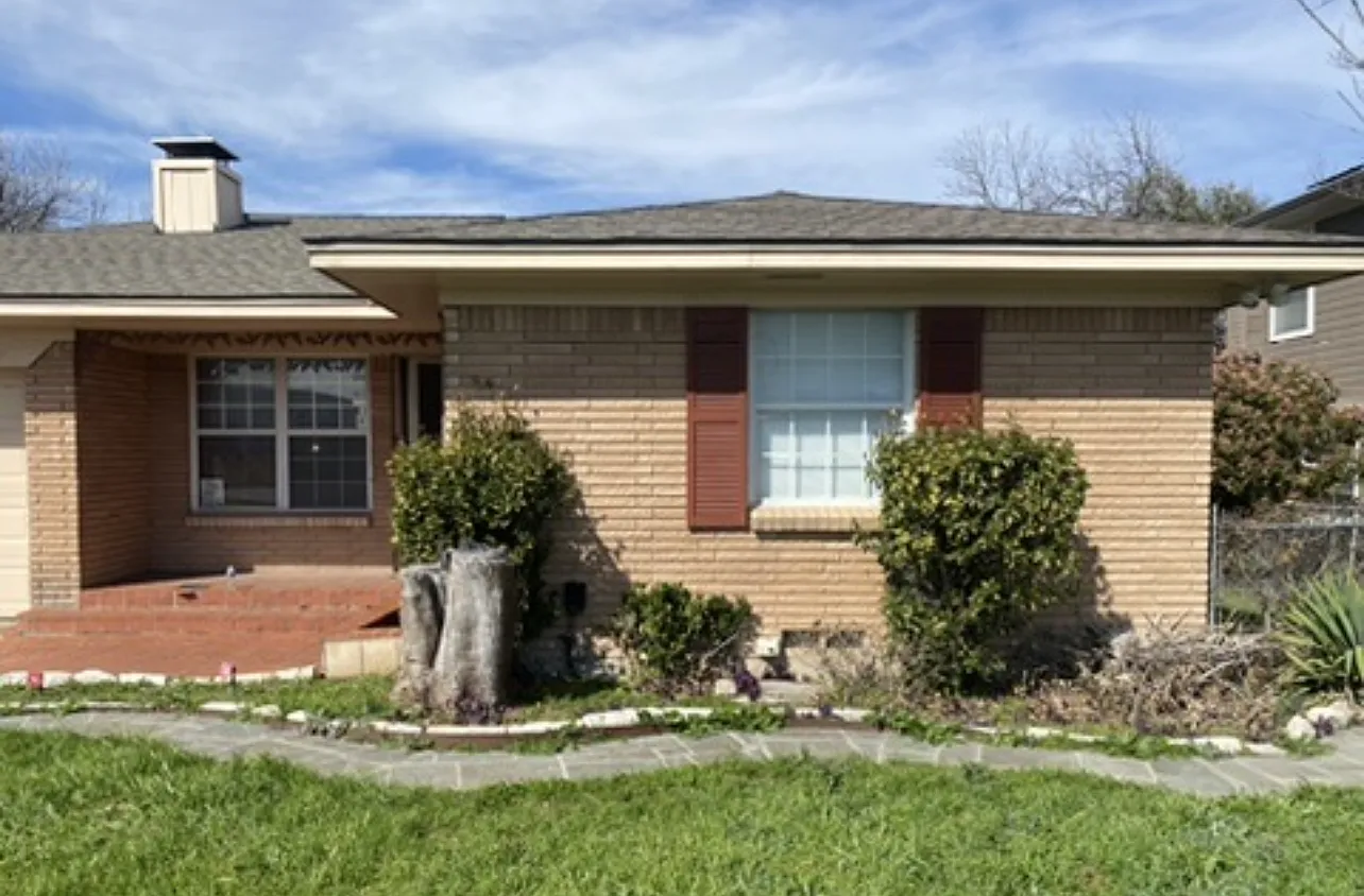 3 bed, 1300 sqft, $2,100 — Photo 1