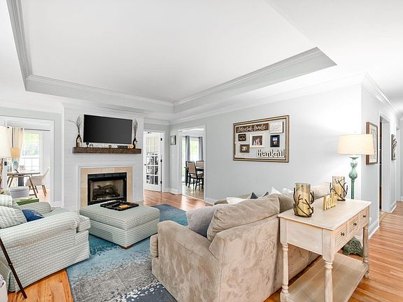 5th image of 129 Village Way