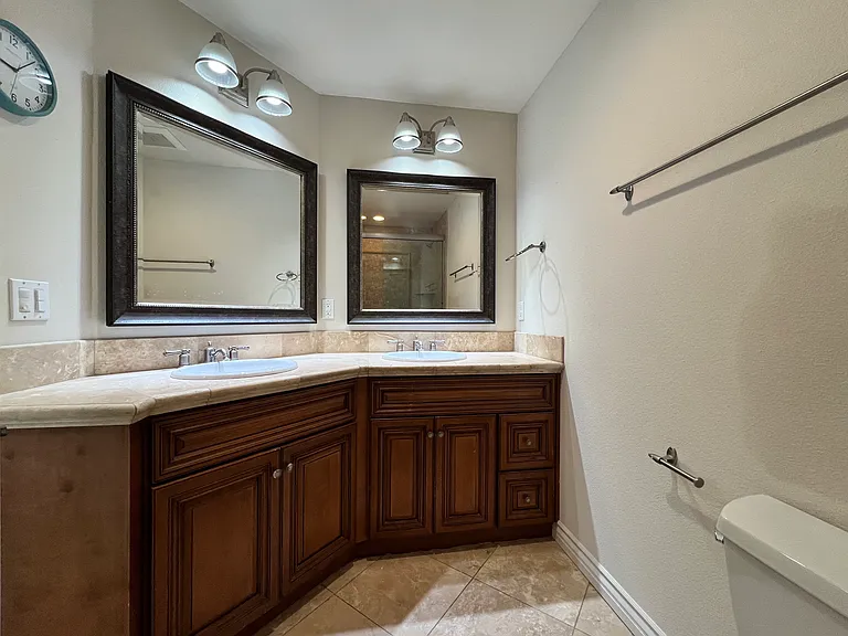 322 Ogle St #C — Photo 8
