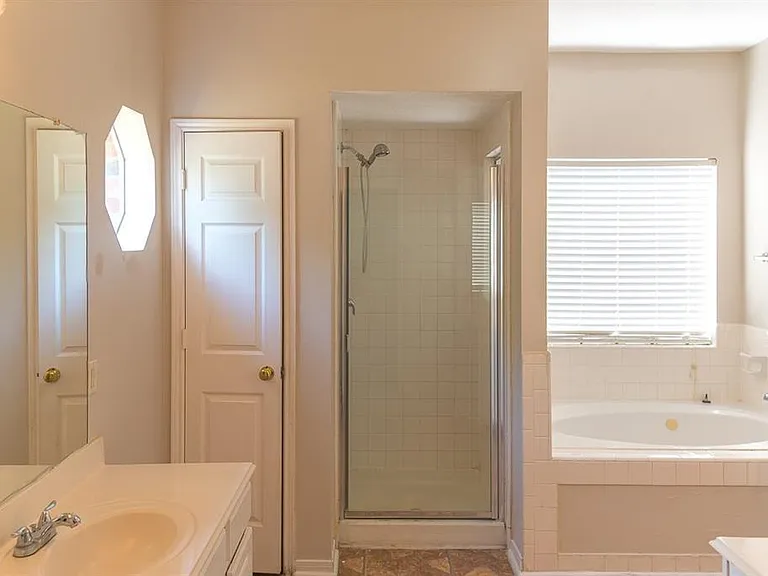 15411 Seminole Canyon Dr — Photo 38