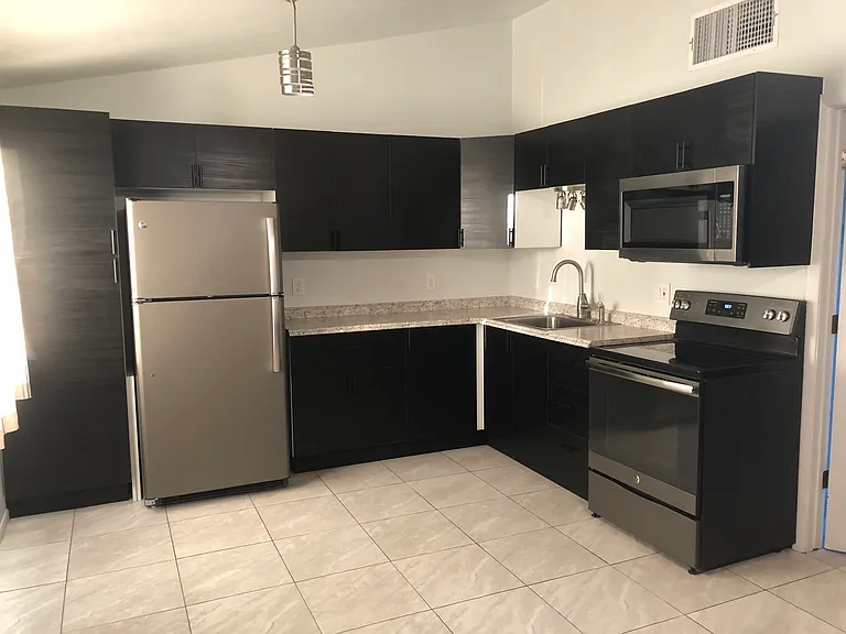 446 E Seneca St — Photo 11