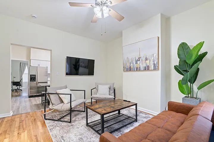 2 bed, 700 sqft, $2,950 — Photo 3