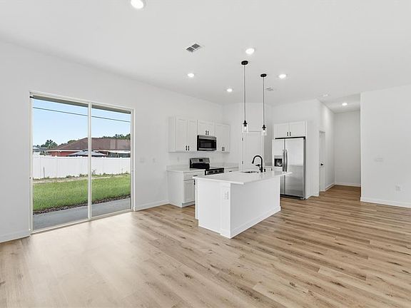 5th image of 308 MARION OAKS CRSE