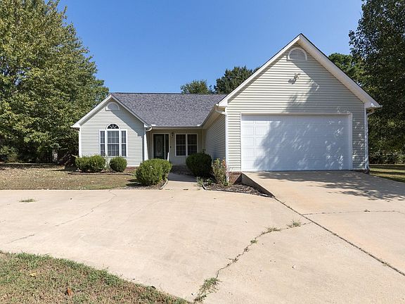 3rd image of 7 Christen Ln