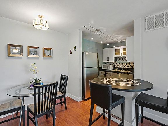 4th image of 3000 NE 16th Avenue #305