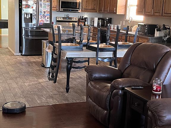 4th image of 628 Jennifer Dr