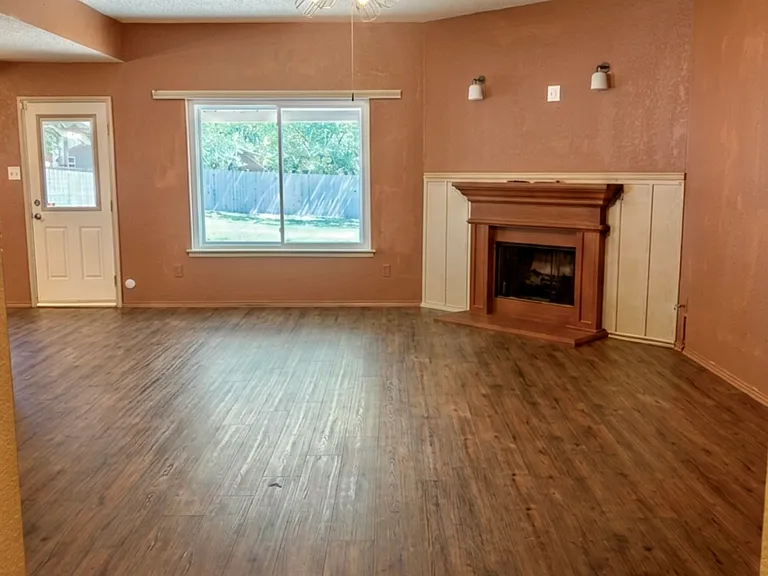 322 Dalhart Dr — Photo 8