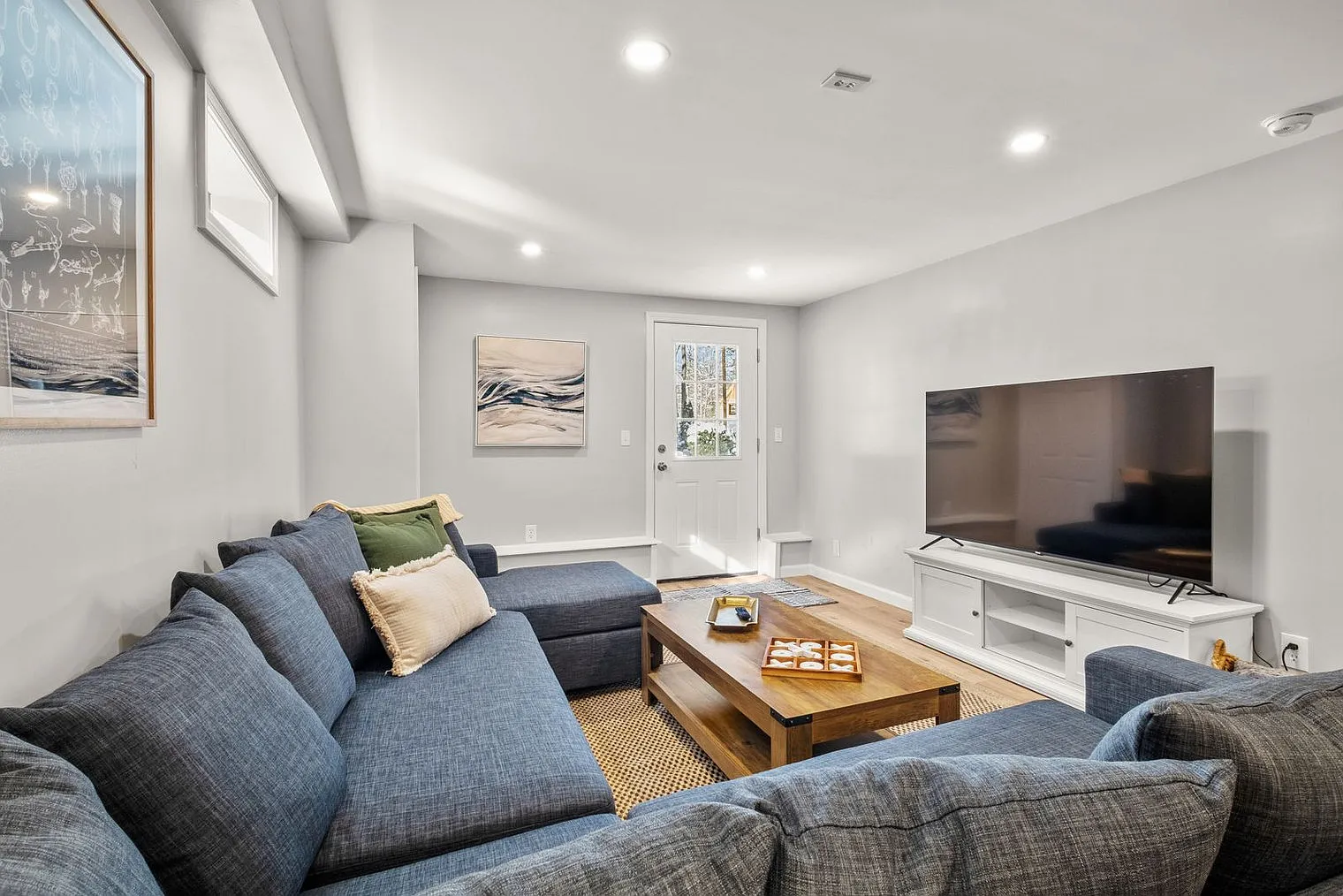 4 bed, 3.0 bath, 2507 sqft, $14,670 — Photo 3