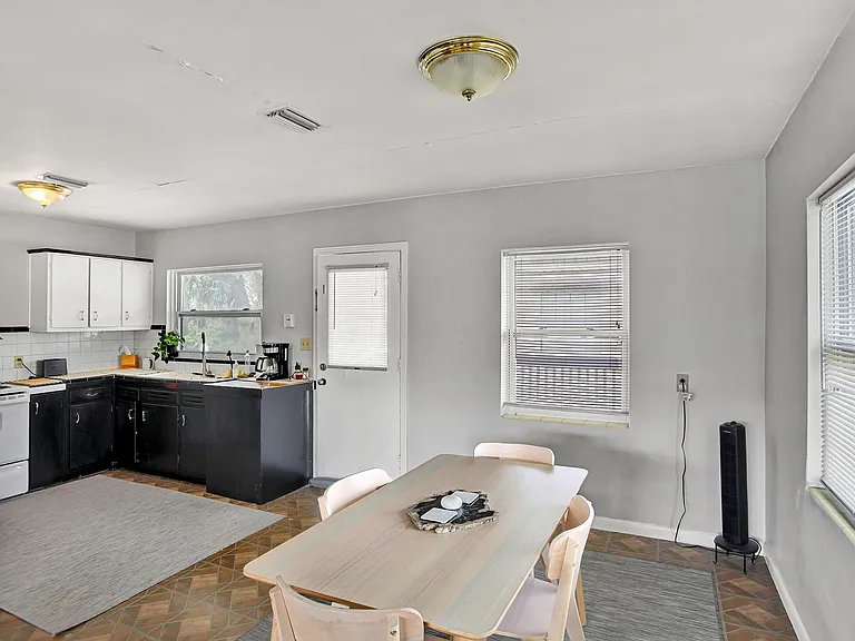 205 11th Ave N #3 — Photo 7