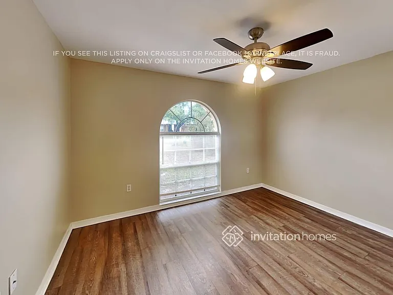 7925 Kaitlin Cir — Photo 12