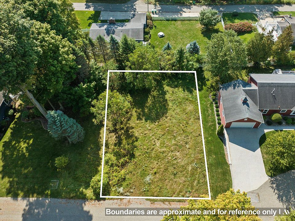 2nd image of 22345 Woodland St