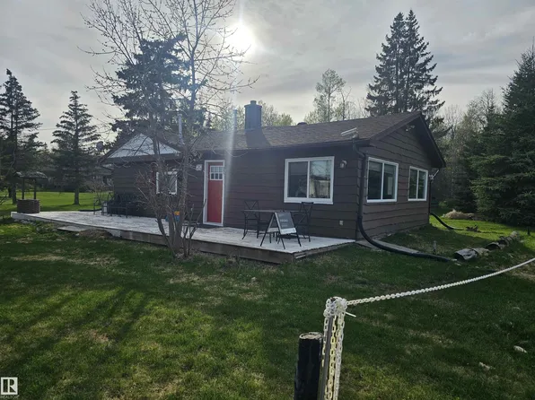 215 2nd St, Yellowstone, AB T0E 1A0