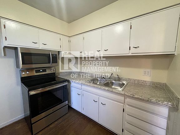 3rd image of 2213 Lynette Dr