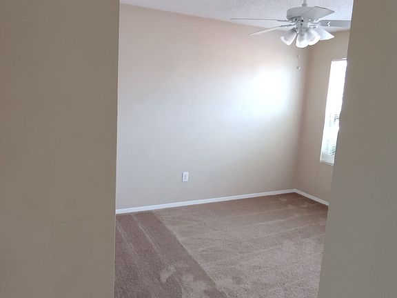 4th image of 919 Meadowlark Cir