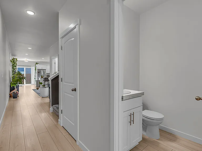 486 E London Way — Photo 10