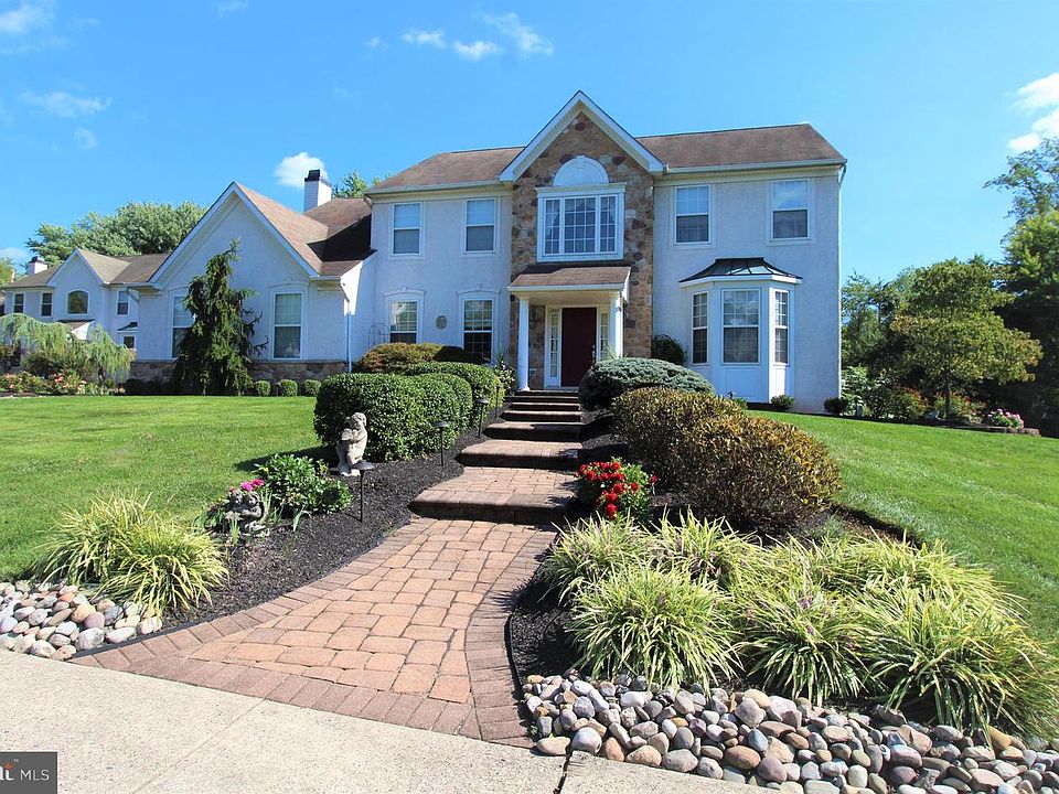 1st image of 1407 Woodrose Manor Dr