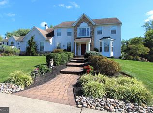 1407 Woodrose Manor Dr, Warrington, PA 18976