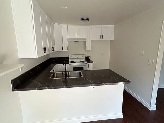 5th image of 345 University Dr