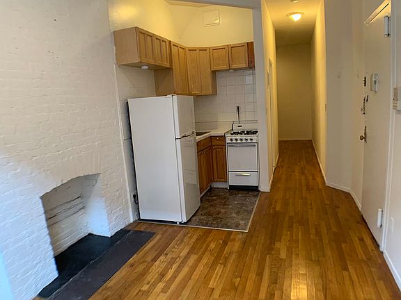 2nd image of 426 W 48th St APT 1FE