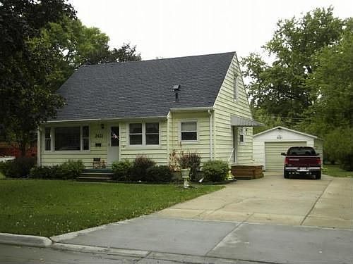 1st image of 2421 Victory Dr
