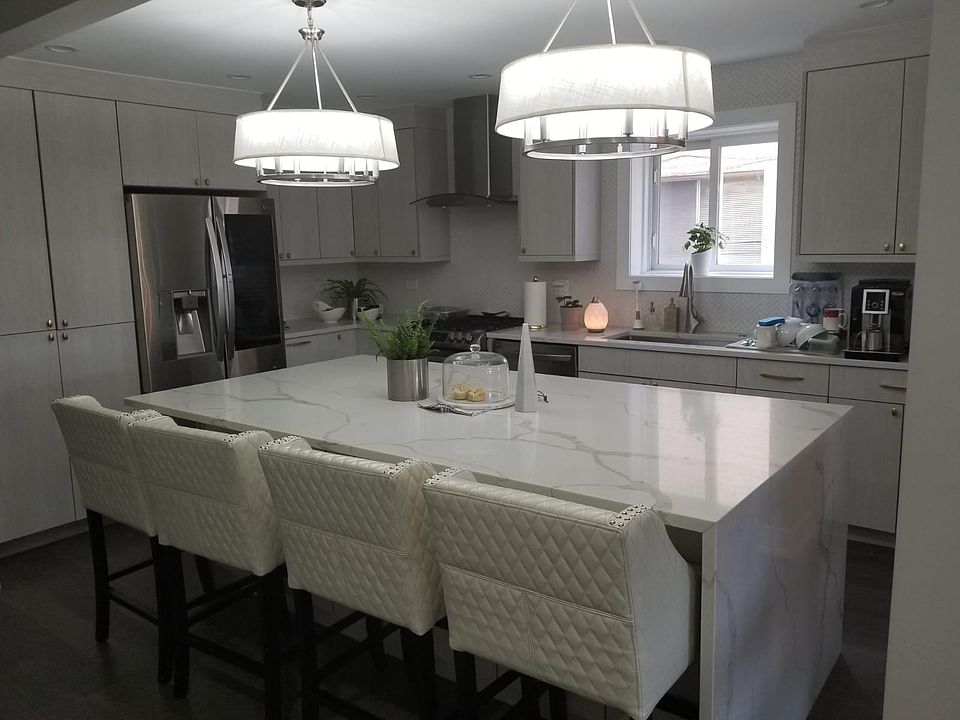 1st image of 6832 N Hamlin Ave