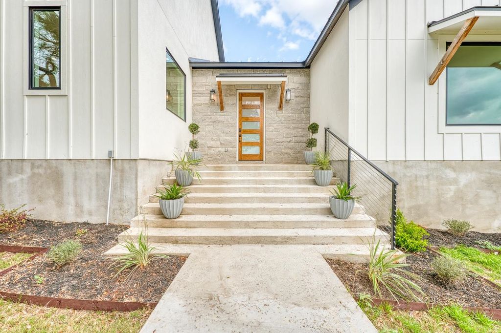 Apartment in Horseshoe Bay, Llano - View 2
