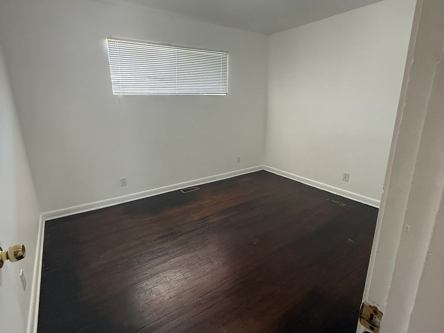 2 bed, 400 sqft, $1,300 — Photo 3