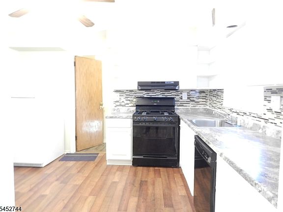 5th image of 215 Buchanan Dr