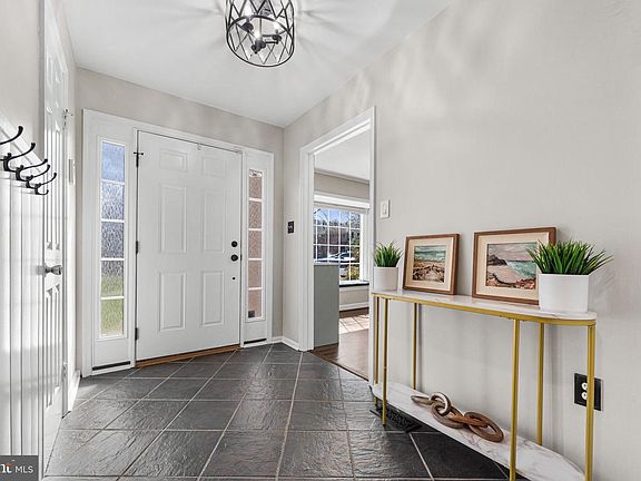 4th image of 4819 Carriagepark Rd