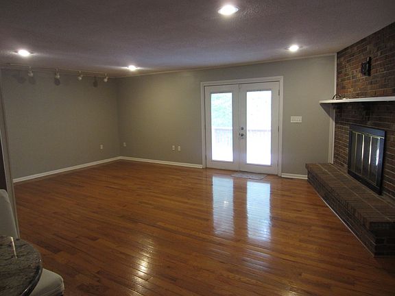 4th image of 2233 Sheffield St