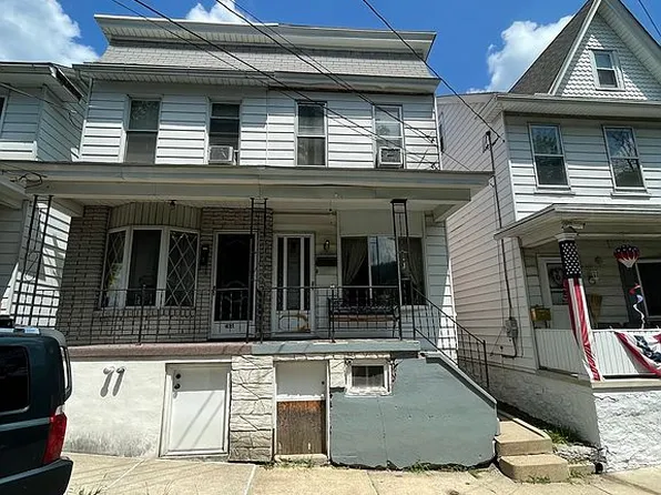 423 Mauch Chunk St, Tamaqua, PA 18252