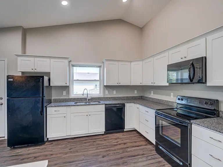 836 Thompson Dr — Photo 5