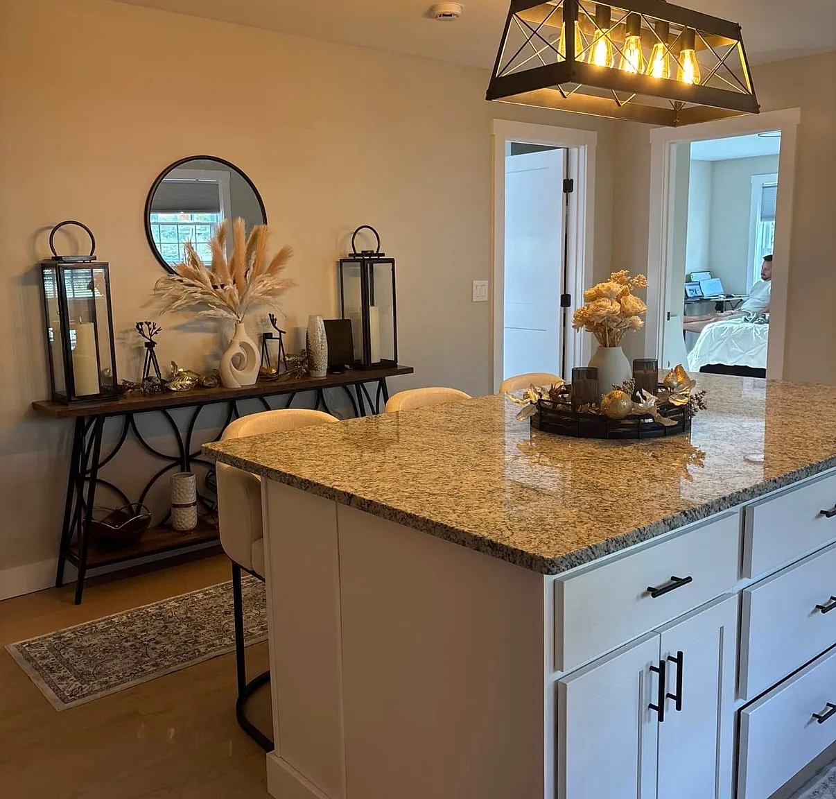 3 bed, 1035 sqft, $2,700 — Photo 4