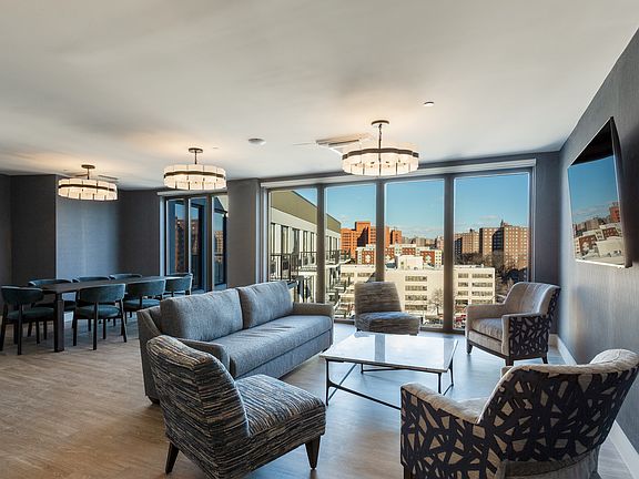 4th image of 286 Rider Ave #417