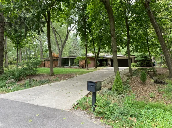 12616 S 83rd Ave, Palos Park, IL 60464