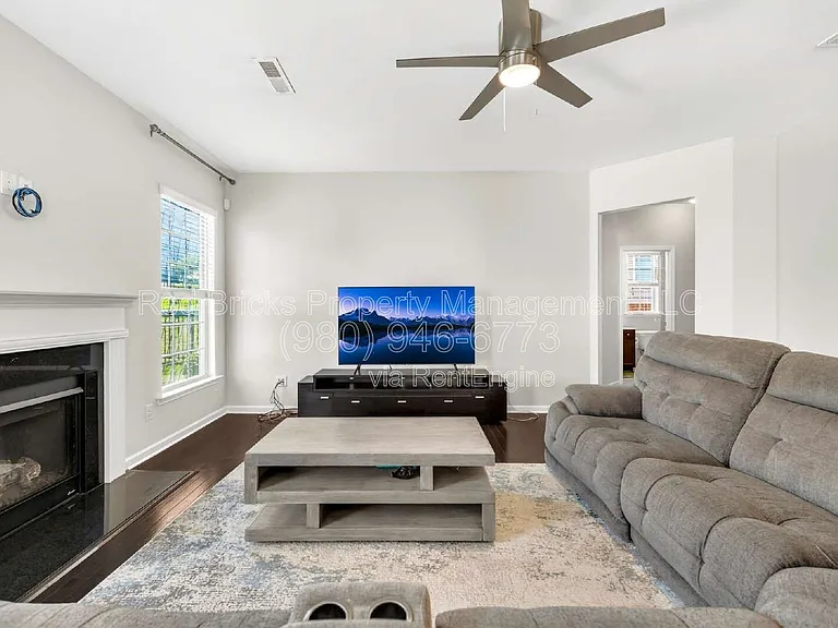 10677 Sky Chase Ave NW — Photo 11