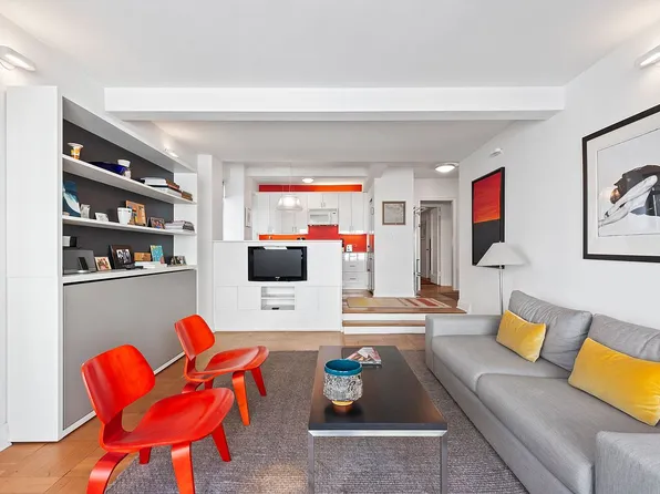 25 W 54th St #9C, Manhattan, NY 10019