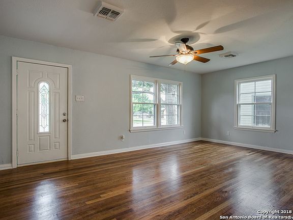 4th image of 305 Haggin St