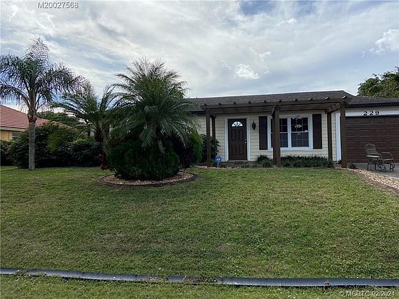 2nd image of 229 SW Tulip Blvd