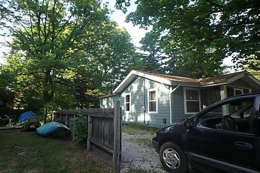 2nd image of 272 Wickland St