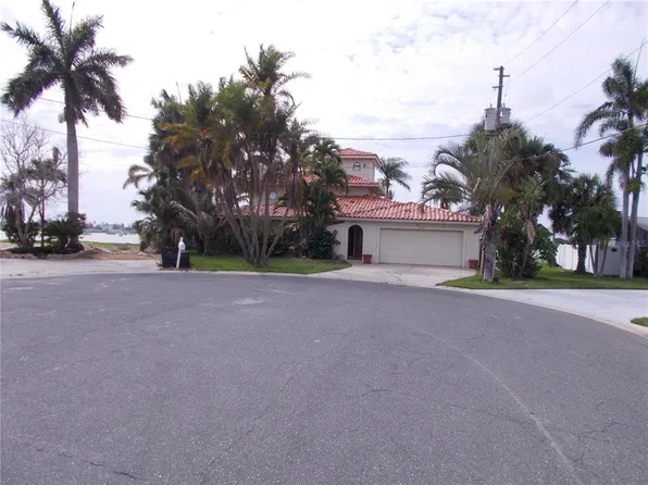 12570 4th St E, Treasure Island, FL 33706