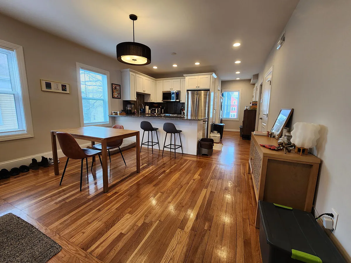 Building Photo - 51 Willow St #2