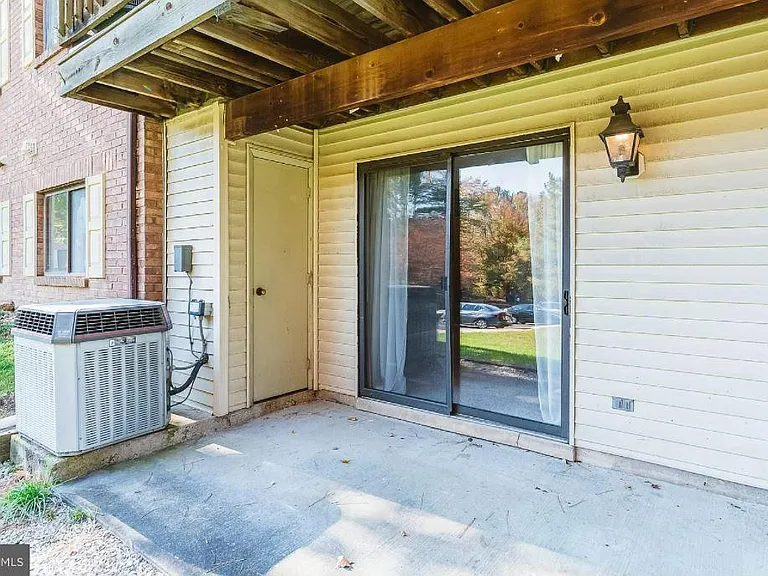 1002 Magnolia Woods Ct #C — Photo 6